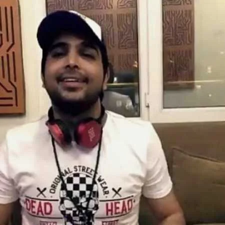 آهنگ شاد فرزاد فرخ لبخند تورا به دنیا ندهم با عطر هوایت به رویا بروم