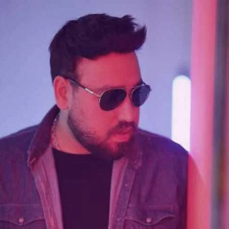 دانلود آهنگ شاد سینا صداقت زیر چشمی