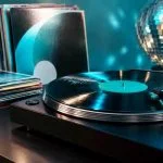 دانلود آهنگ شاد سلطان ادب یا کر دلدار پرچمت بالاست از فرشید حکمتی